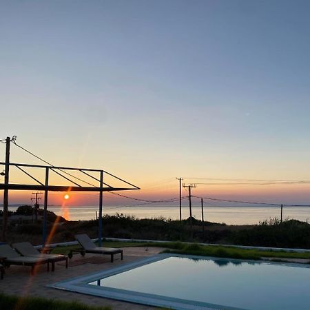 Cristelia Seafront & Pool Villa Лакания Экстерьер фото